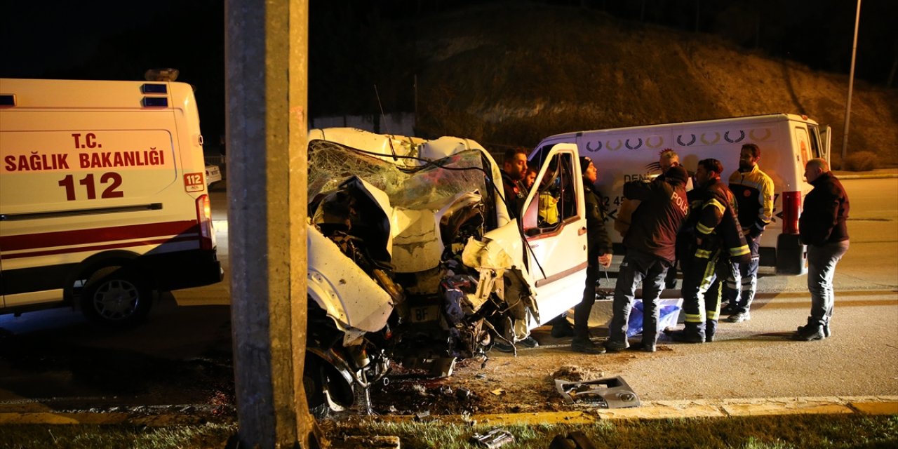 Afyon plakalı araç Denizli'de refüje çarptı! 1 kişi öldü