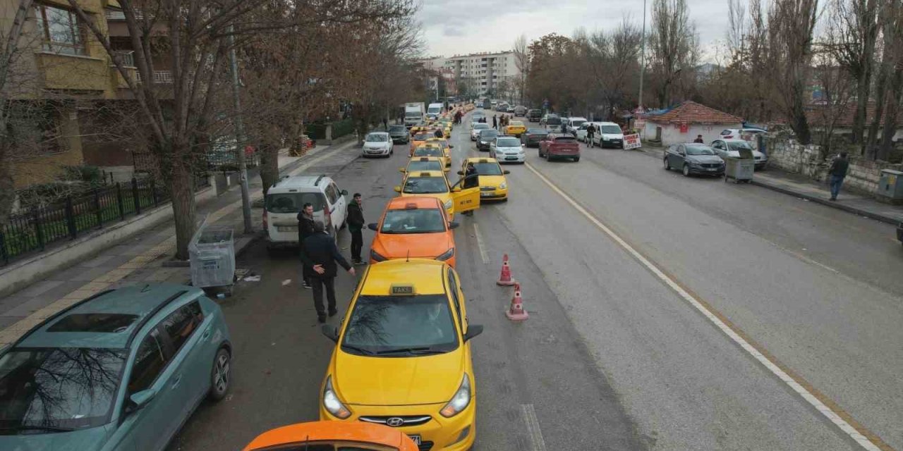 Ankara’da taksiciler taksimetre ücretlerini güncellemek için sıraya girdi!