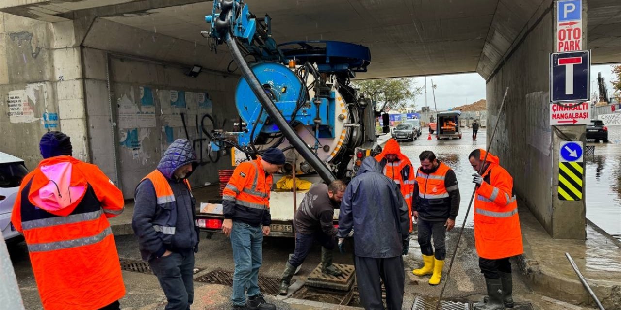 İstanbul'da yağış hayatı olumsuz etkiledi