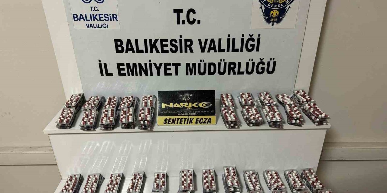 Polisin durdurduğu araç uyuşturucu deposu çıktı