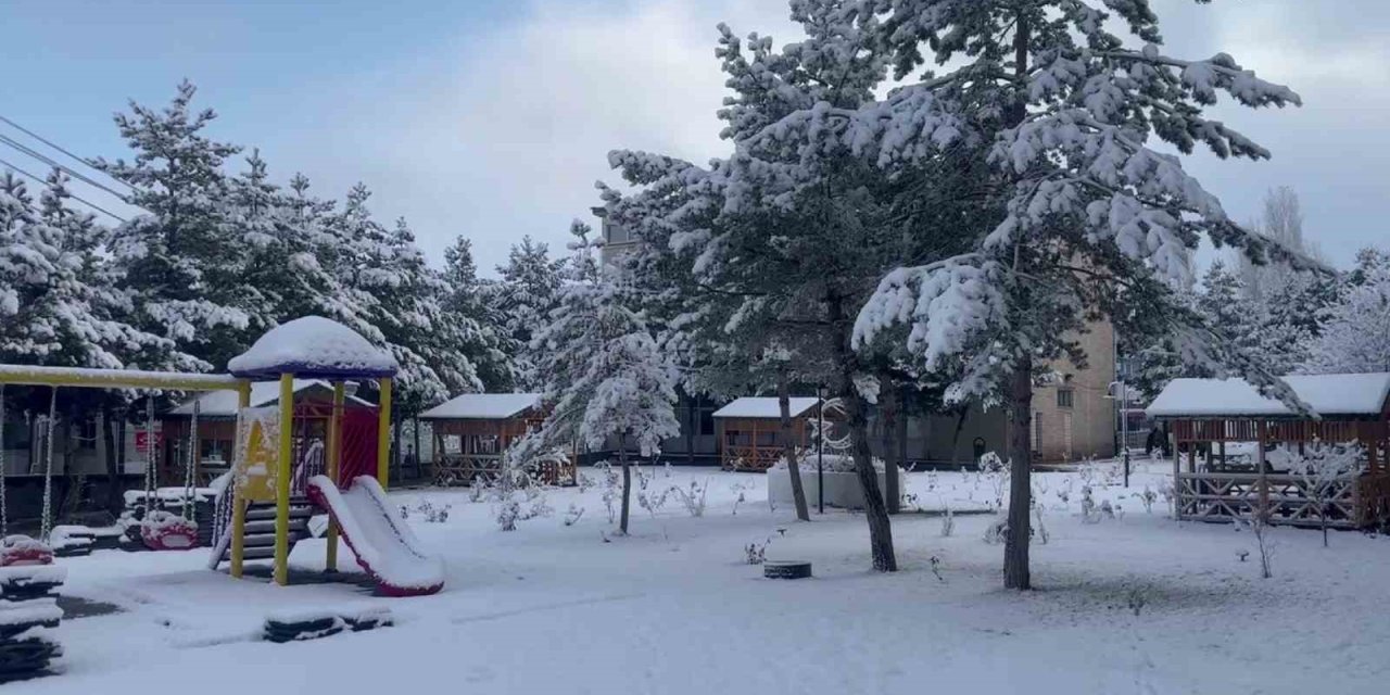 Hasretle beklenen kar bahara günler kala yağdı