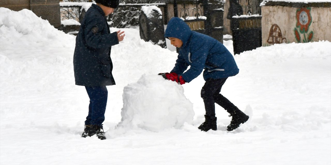 Erzurum ve Kars karla kaplandı