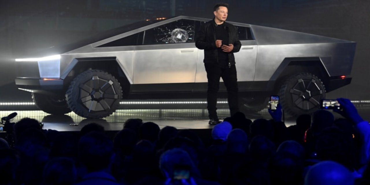 Tesla'da gaz pedalı Musk'ın başına bela oldu