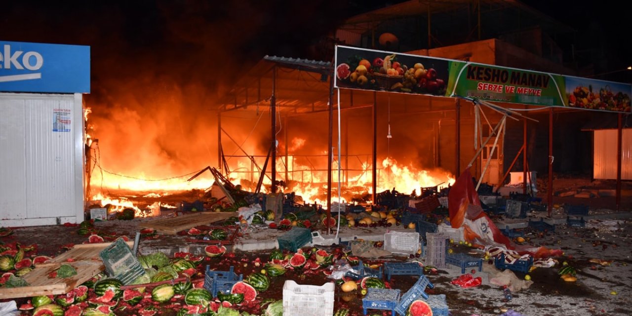 Hatay'da Suriyelilere ait bazı iş yerleri ateşe verildi