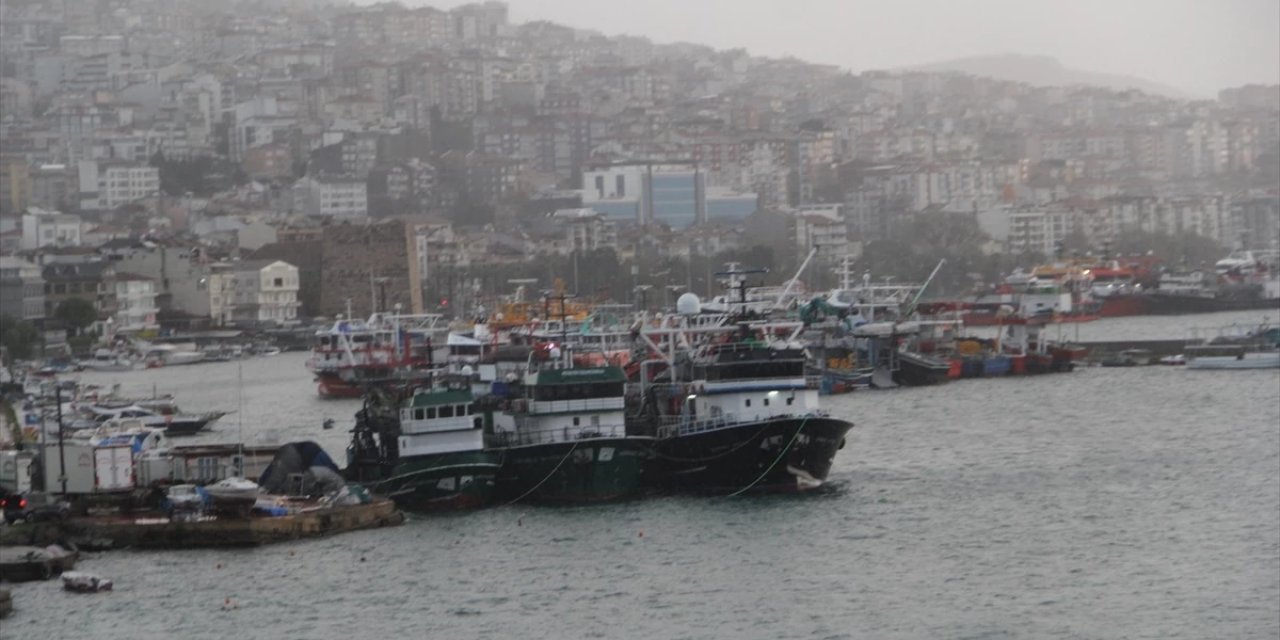 Meteoroloji uyardı! Gemiler limana demirledi