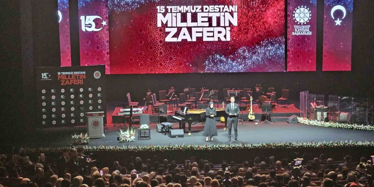 İletişim Başkanlığından "15 Temmuz Destanı Milletin Zaferi Fahir Atakoğlu Konseri"