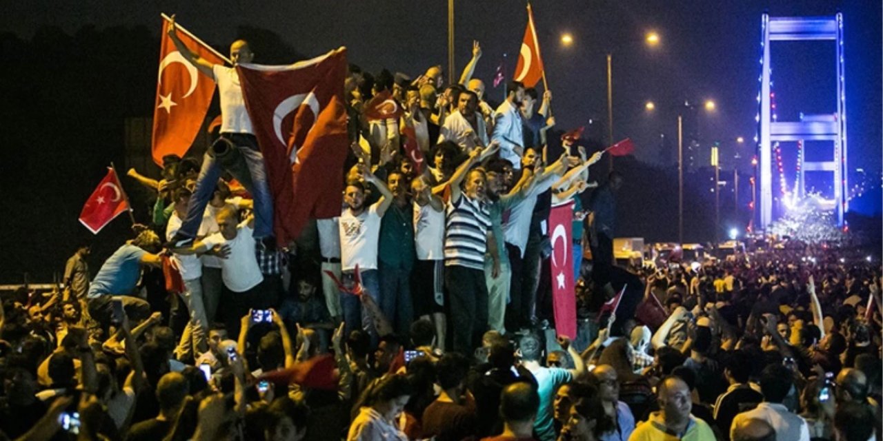 Türkiye'nin en karanlık ve uzun gecesi! 15 Temmuz hain darbe girişiminde saat saat yaşananlar