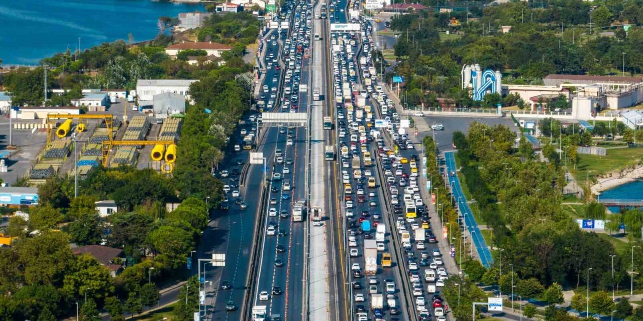 İstanbul E-5’te trafik kaosu