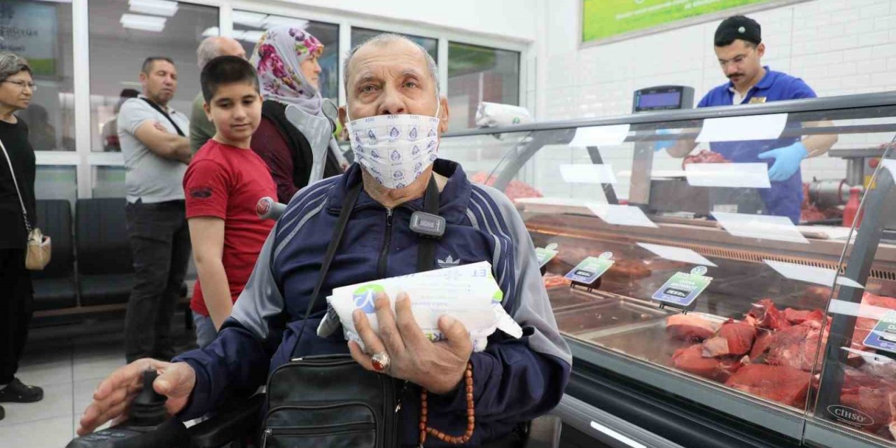 Aydın’da emeklinin yüzünü ’Emekli Kart’ güldürüyor