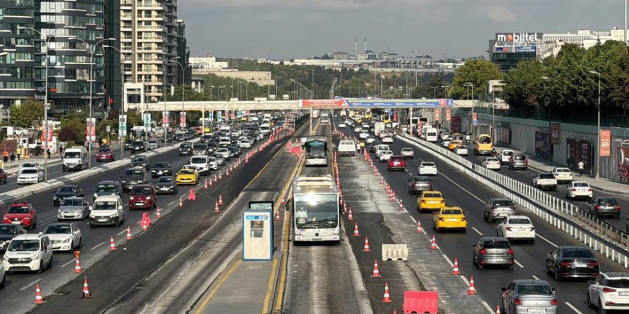 İstanbul'da "Beyaz Yol" trafiği felç etti