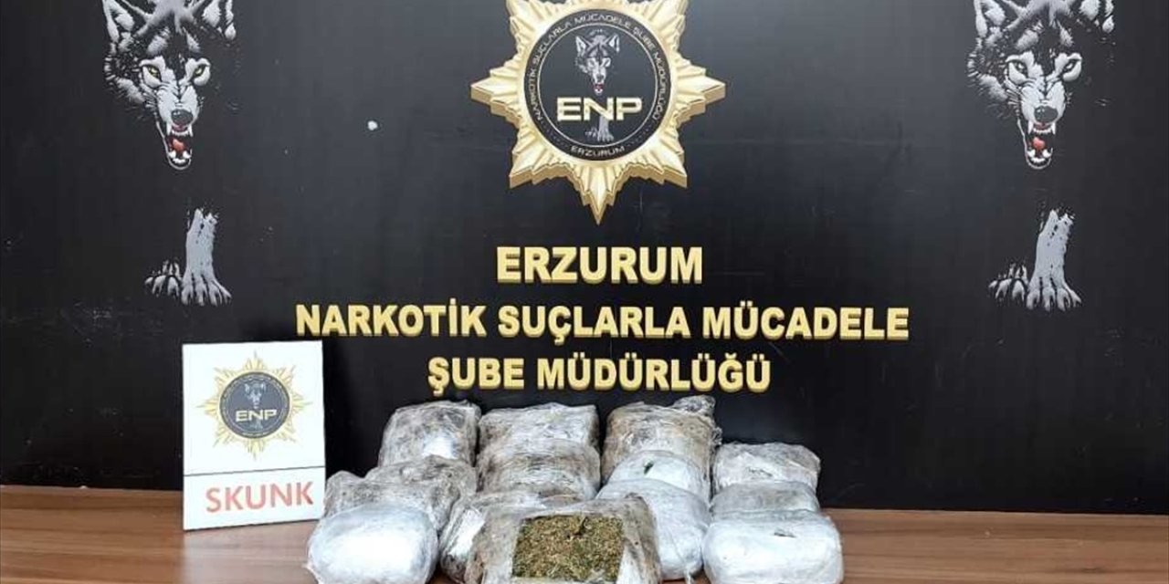 Erzurum'da zehir tacirlerine baskın! 3 kilo 819 gram skunk ele geçirildi