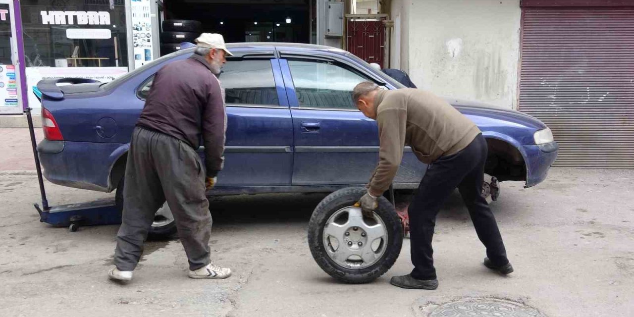 Lastik ustaları sürücüleri uyardı! Gece sıfırın altına düştüğünde...