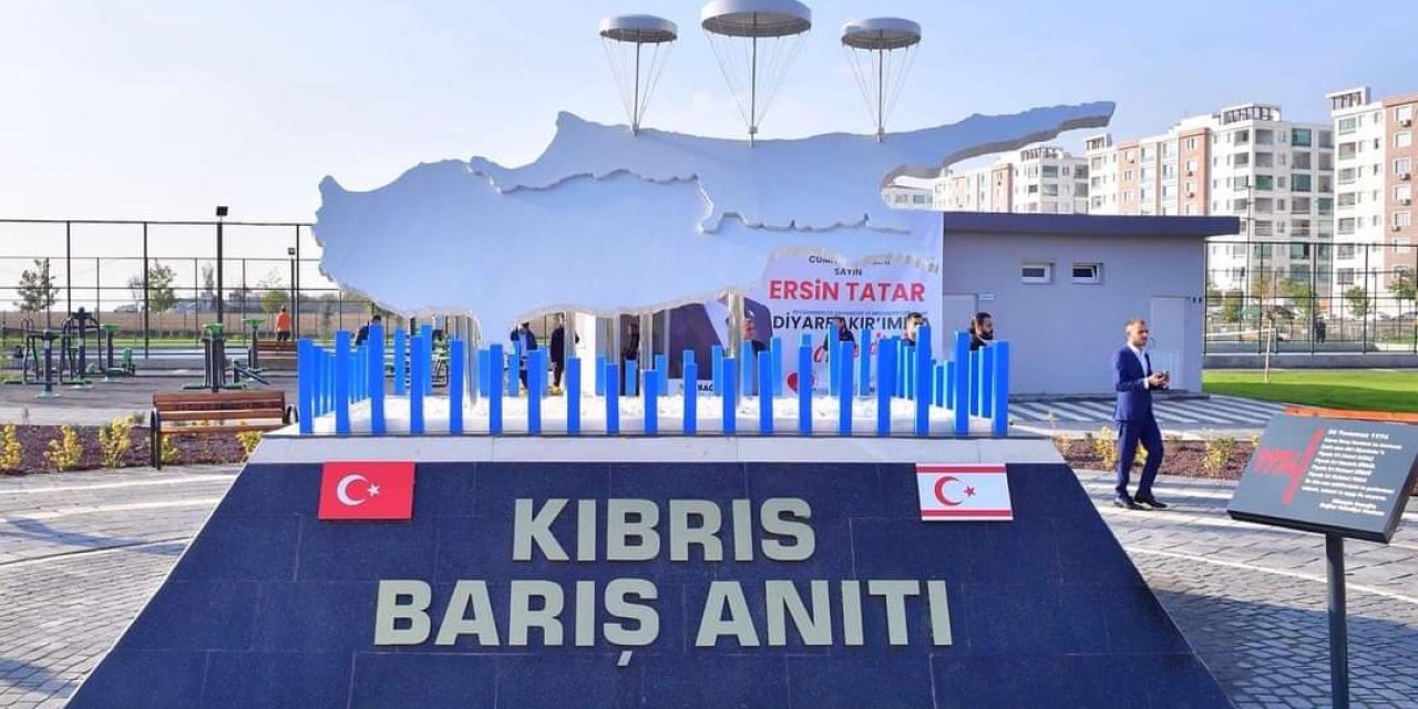 Kıbrıs Şehitleri anıtından rahatsız oldular! KKTC Cumhurbaşkanı Tatar'ın isminin verildiği parkın ismini değiştirdiler