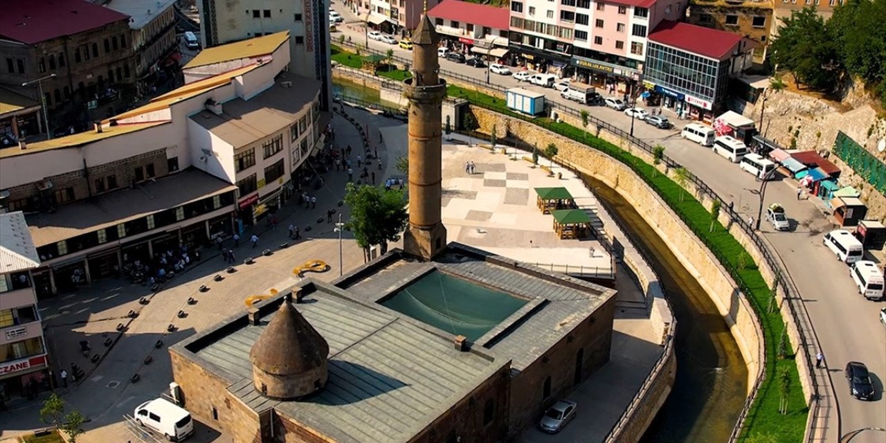 Bitlis'te Kent Meydanı Projesi ile kaybolan tarih gün yüzüne çıkarıldı