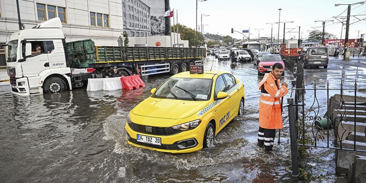 İstanbul'u sağanak vurdu!