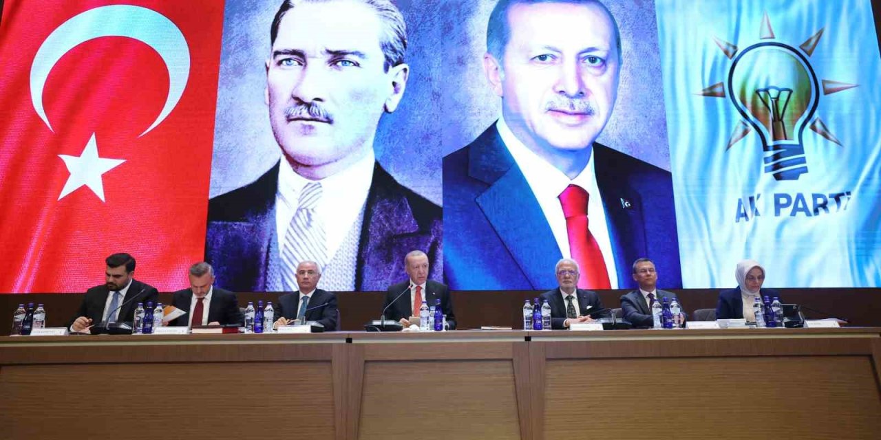 Cumhurbaşkanı Recep Tayyip Erdoğan, AK Partiyi kongreye götürecek kararı imzaladı