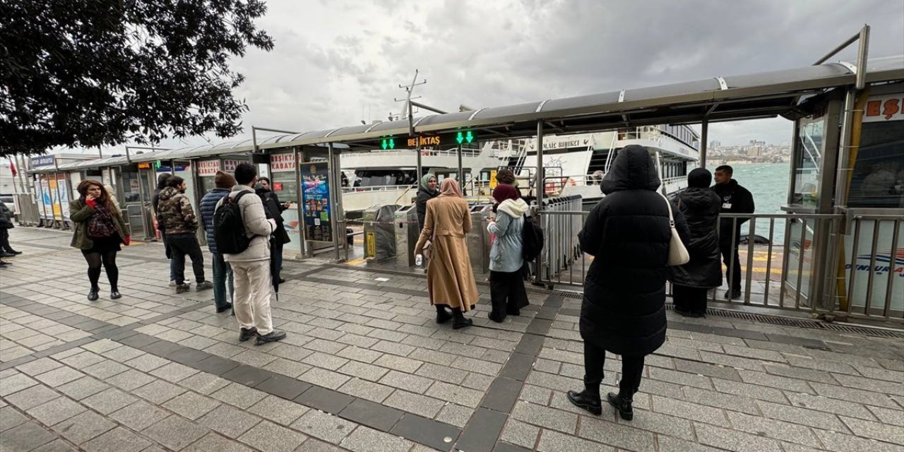 İstanbul'da fırtına hayatı olumsuz etkiledi