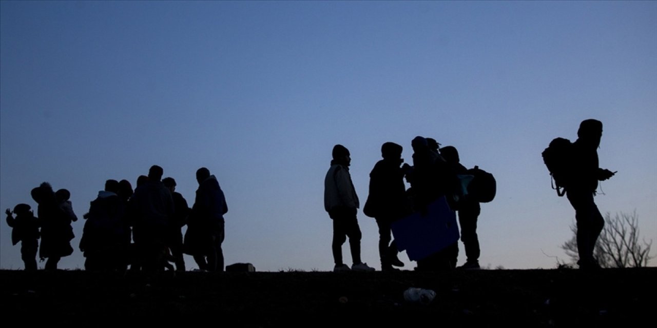 Göçmenler İtalya'ya akın etti! Son 24 saatteki göçmen sayısı şok etti!