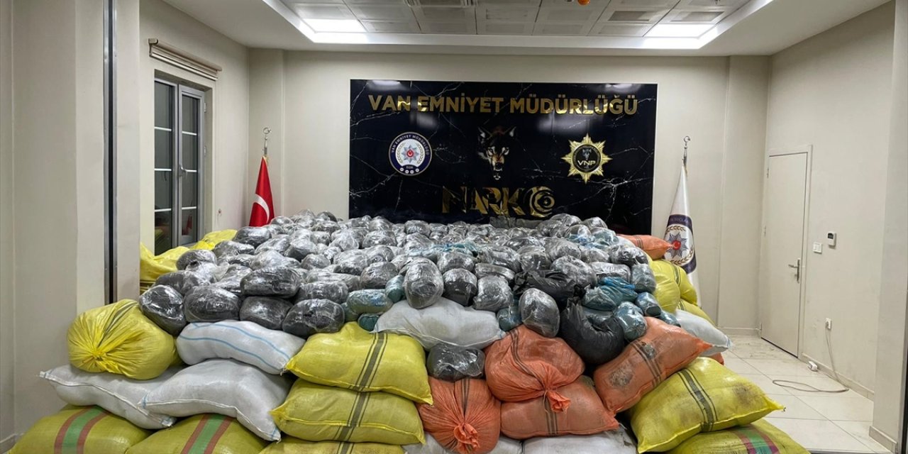 Van'da zehir tacirlerine baskın! 4600 kilogram  yakalandı!