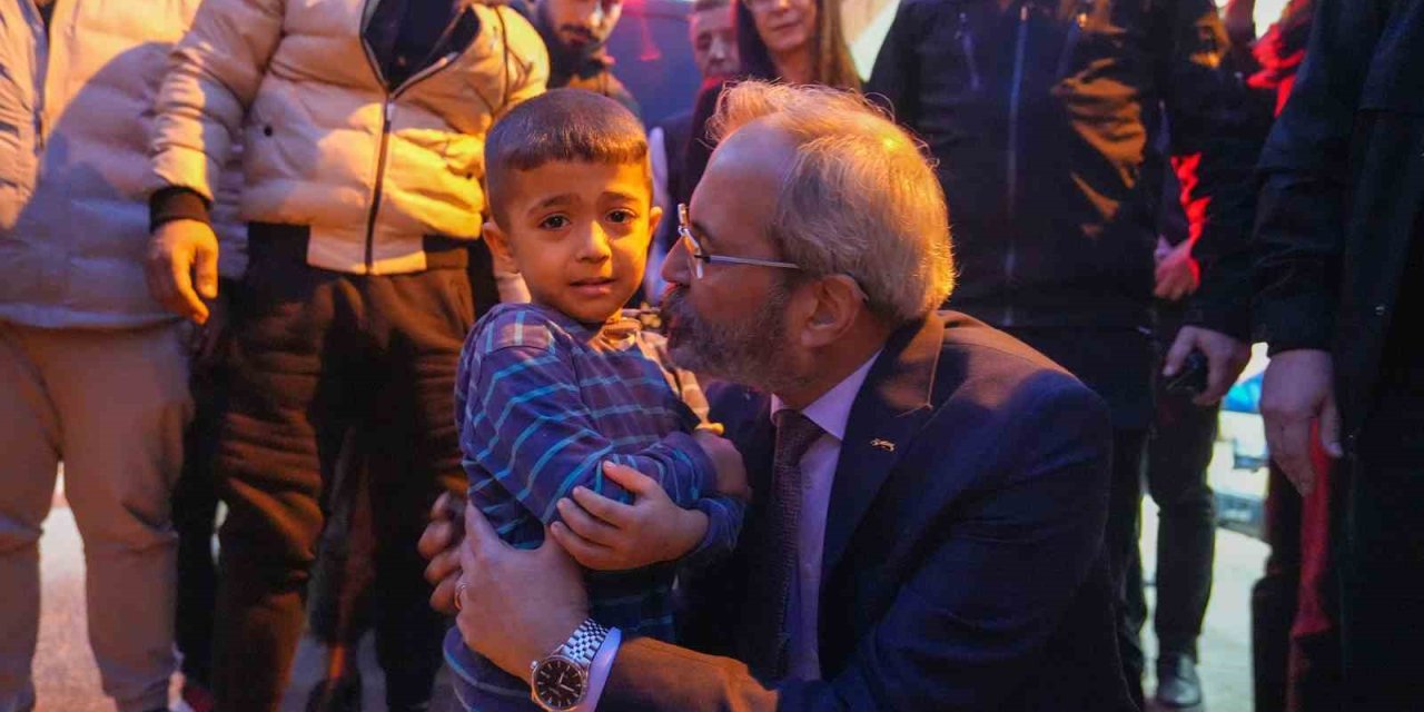 Doktor belediye başkanı, kaza geçiren çocuğa ilk müdahaleyi yaptı