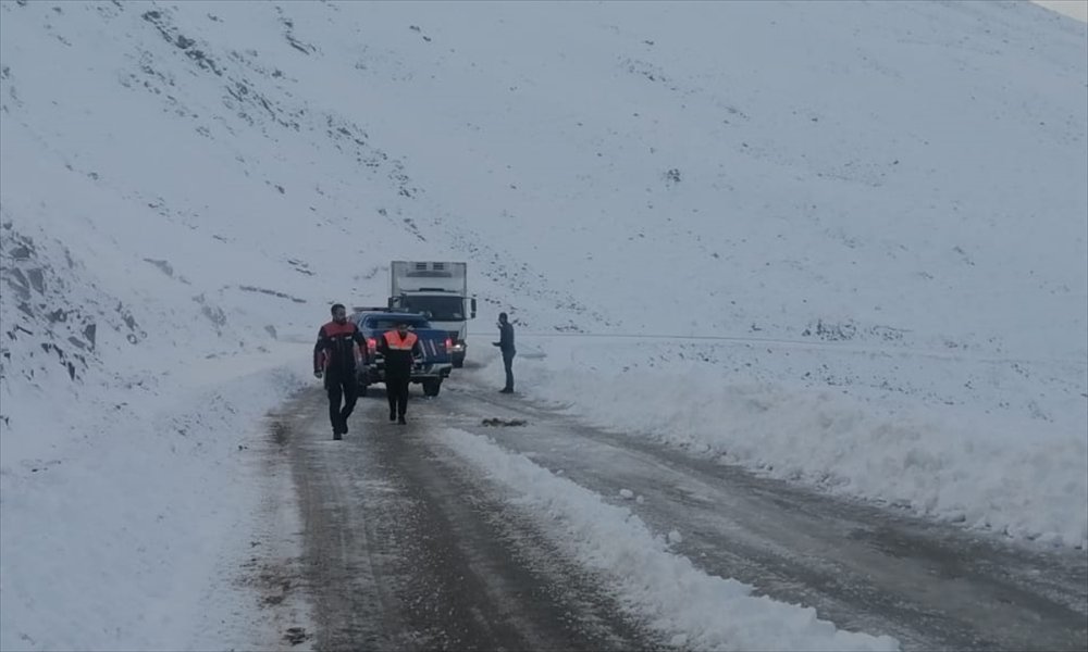 Son dakika 14 yerleşim yerine ulaşım sağlanamıyor