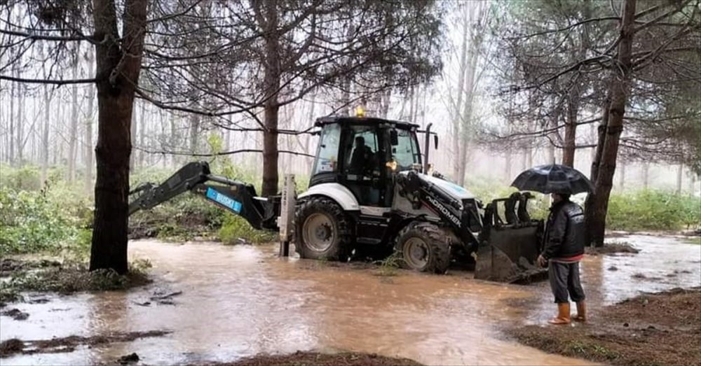 Bursa'da deniz taştı! Sahilde büyük panik!