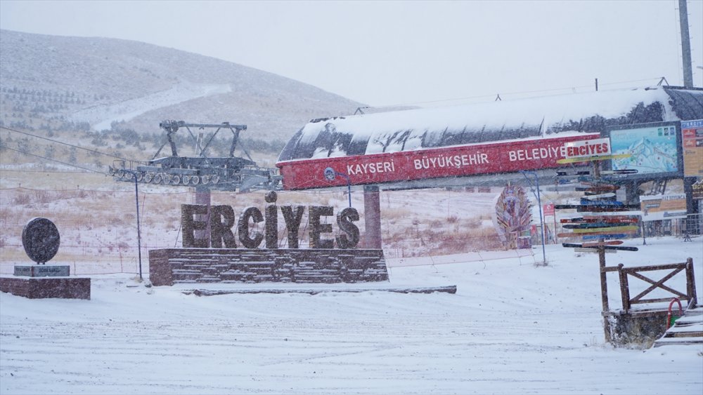 Erciyes ve Yozgat'ta kar yağışı etkili oluyor