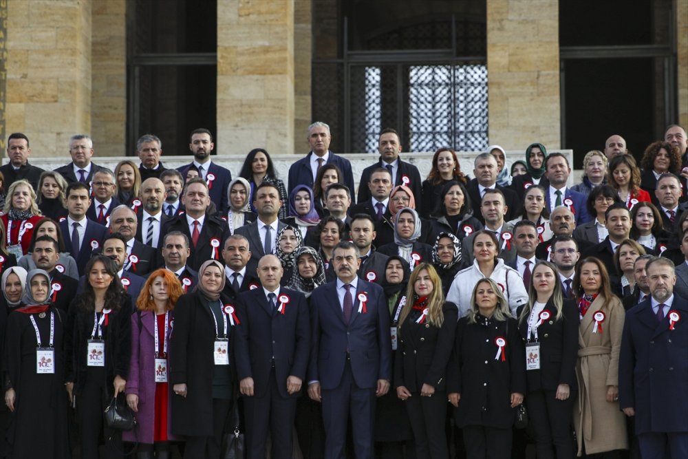 Milli Eğitim Bakanı Yusuf Tekin 81 ilden gelen öğretmenlerle Anıtkabir'i ziyaret etti