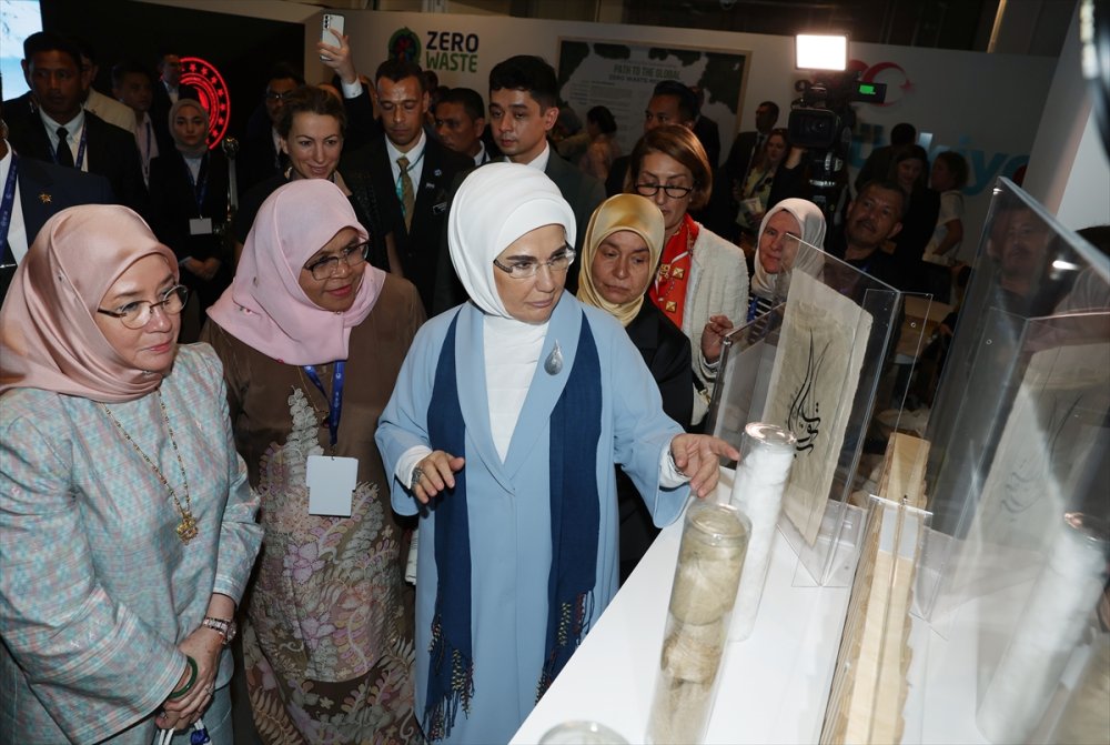 Emine Erdoğan, Dubai'de iklim elçisi gençlerle bir araya geldi