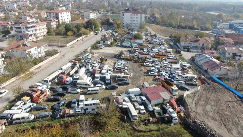 Yüzlerce araç ve motosiklet araç mezarlığında çürüyor!