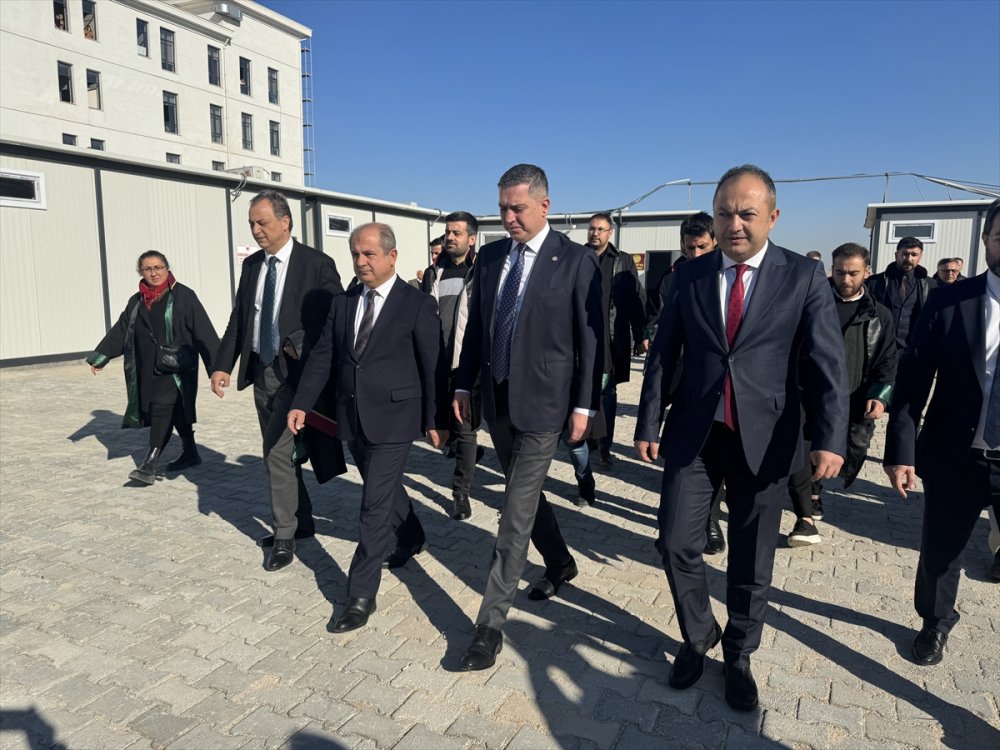 Malatya'da avukatlar "Tek çatıda adliye" yürüyüşü düzenledi