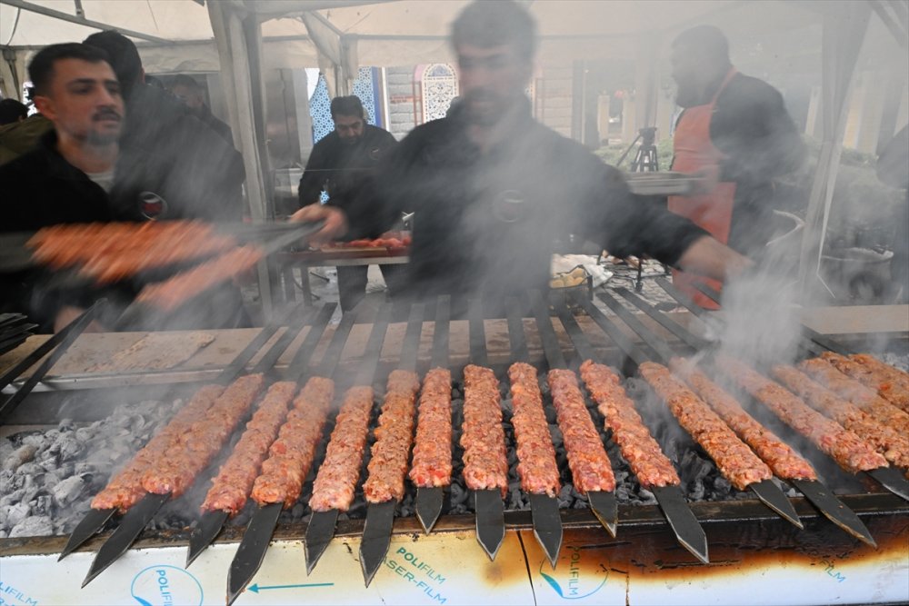 Ankara'yı Adana kebabı dumanı kapladı