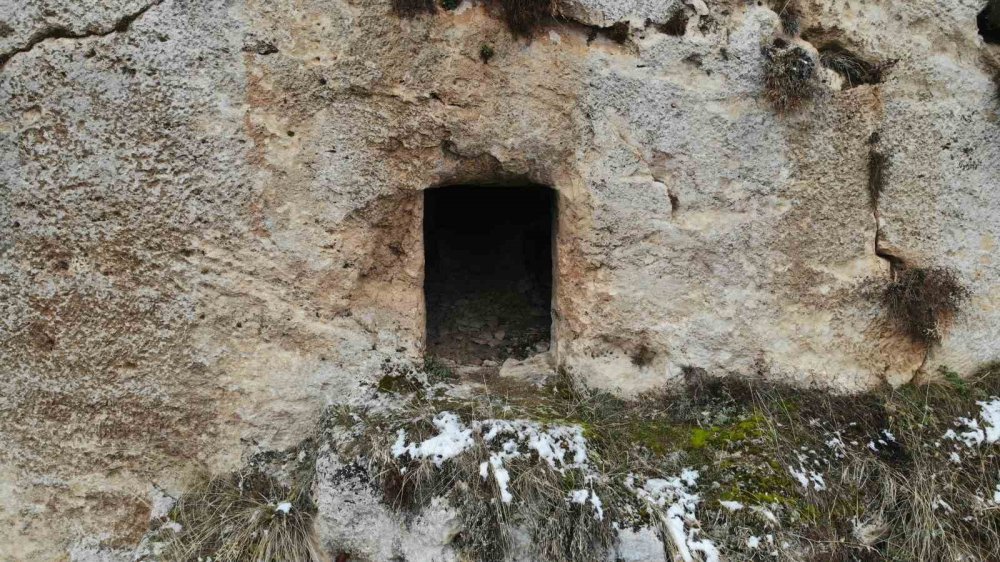 Tokat'ta gizemli mağara definecilerin hedefine girdi