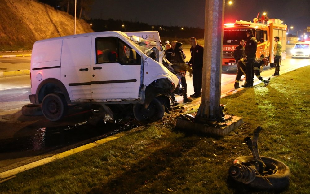 Afyon plakalı araç Denizli'de refüje çarptı! 1 kişi öldü