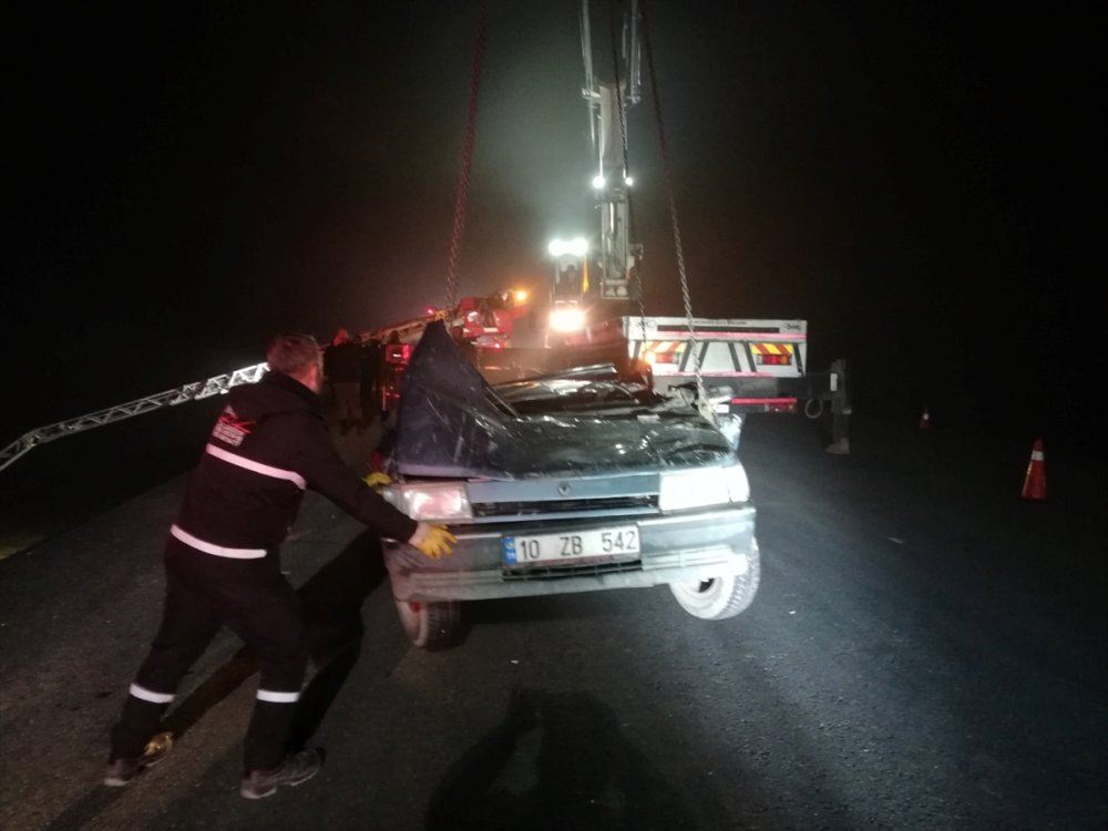 Balıkesir'de feci kaza! 2 kişi öldü, 1 kişi yaralandı