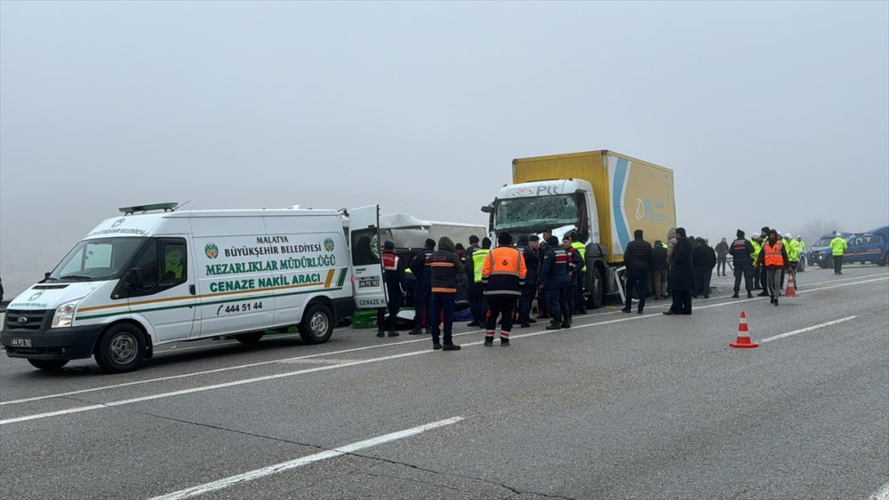 Malatya'da korkunç kaza! 4 ölü ve 36 yaralı var