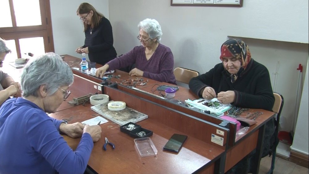 Kütahya’da kadınların el emeği göz nuru telkari çalışmaları dikkat çekti