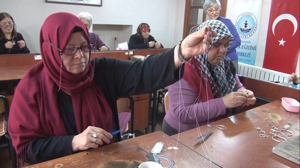 Kütahya’da kadınların el emeği göz nuru telkari çalışmaları dikkat çekti