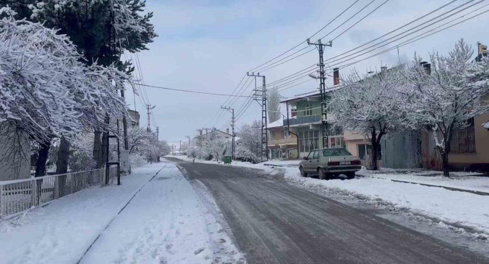 Hasretle beklenen kar bahara günler kala yağdı