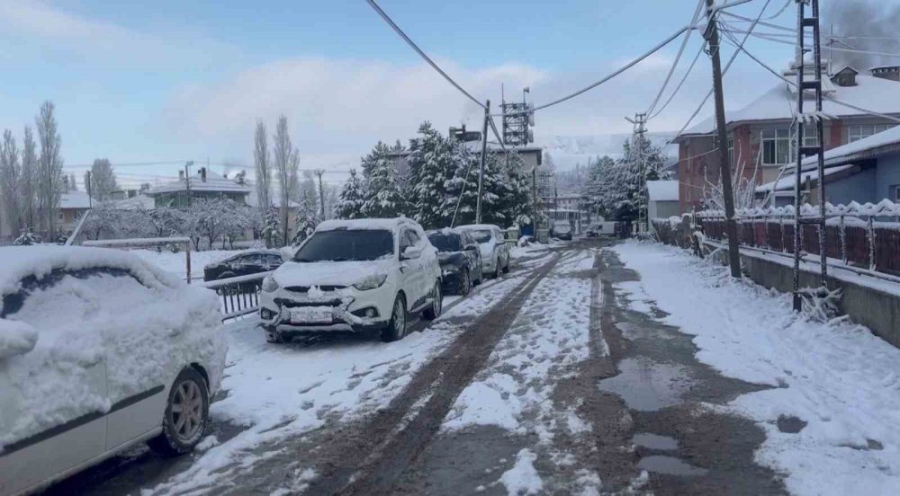 Hasretle beklenen kar bahara günler kala yağdı