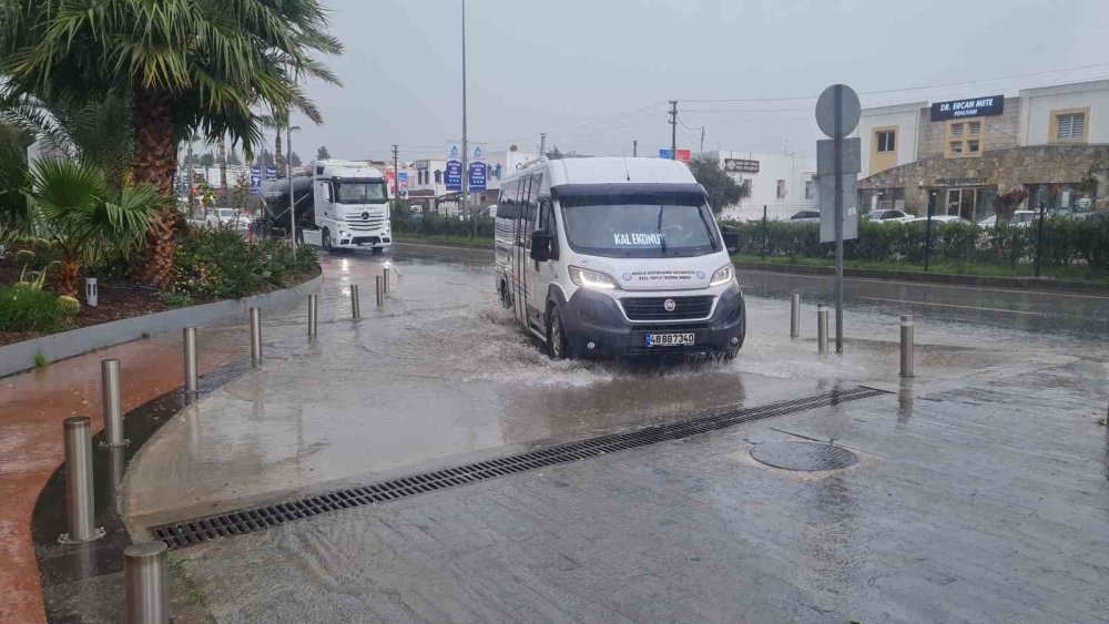 Bodrum’u fırtına ve sağanak vurdu