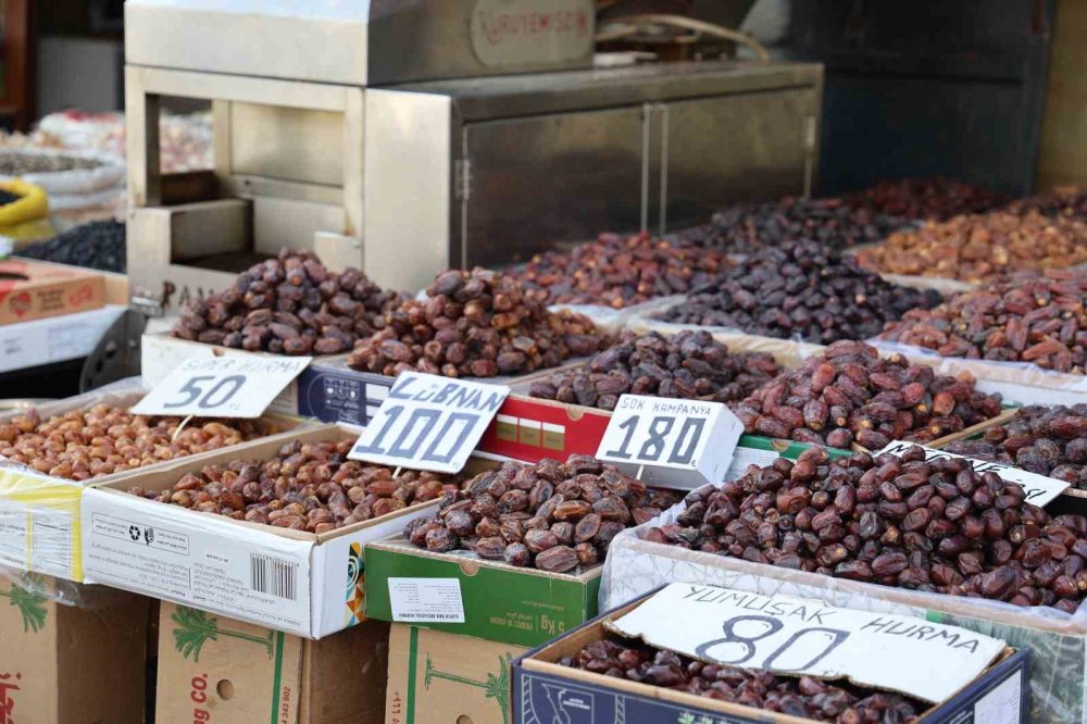 İftar ve sahur sofralarında hurma yerini aldı! Faydası saymakla bitmiyor