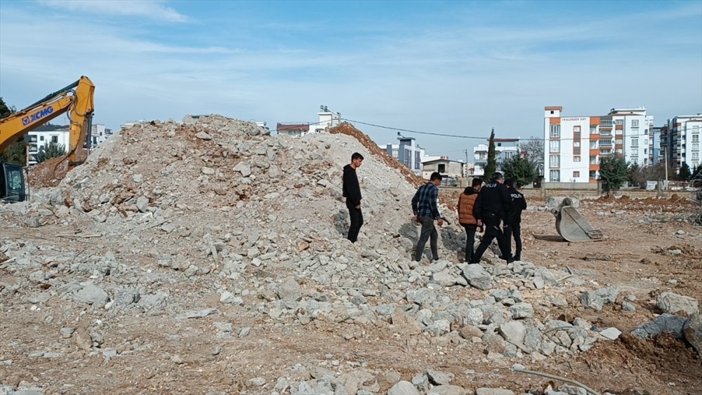 Adıyaman'da korkunç olay! Beton blok düştü