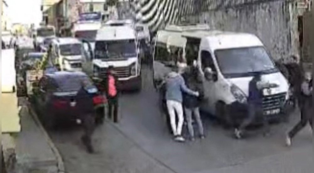 İstanbul’da 5 kişi, baba ve oğlunu dövdü! Sebebi ise şok etti