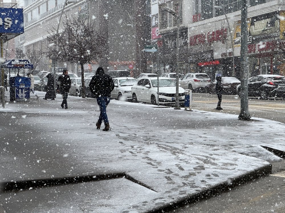 Erzurum ve Kars karla kaplandı