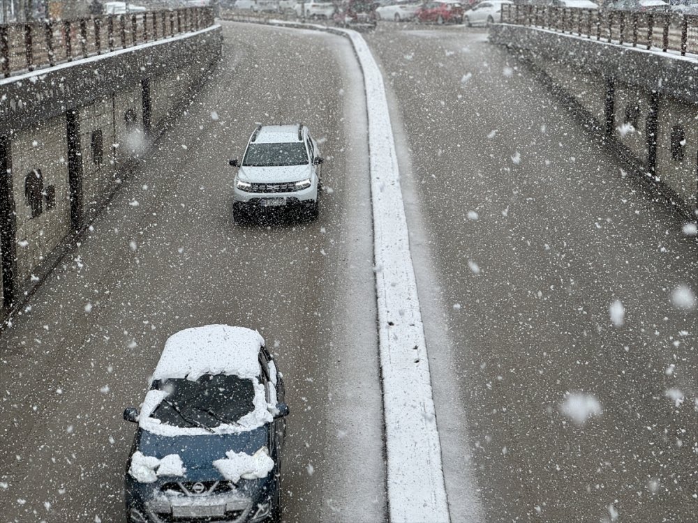 Erzurum ve Kars karla kaplandı