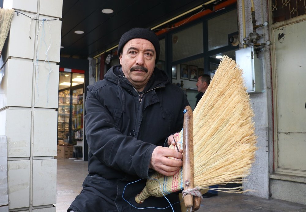 40 yıldır teknolojiye direniyor! Düşünerek alıyorlar