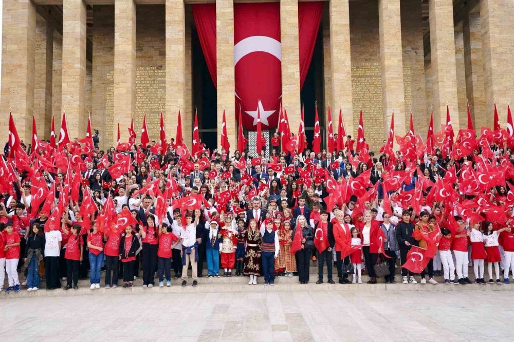 Milli Eğitim Bakanı Tekin, çocuklarla Anıtkabir’de