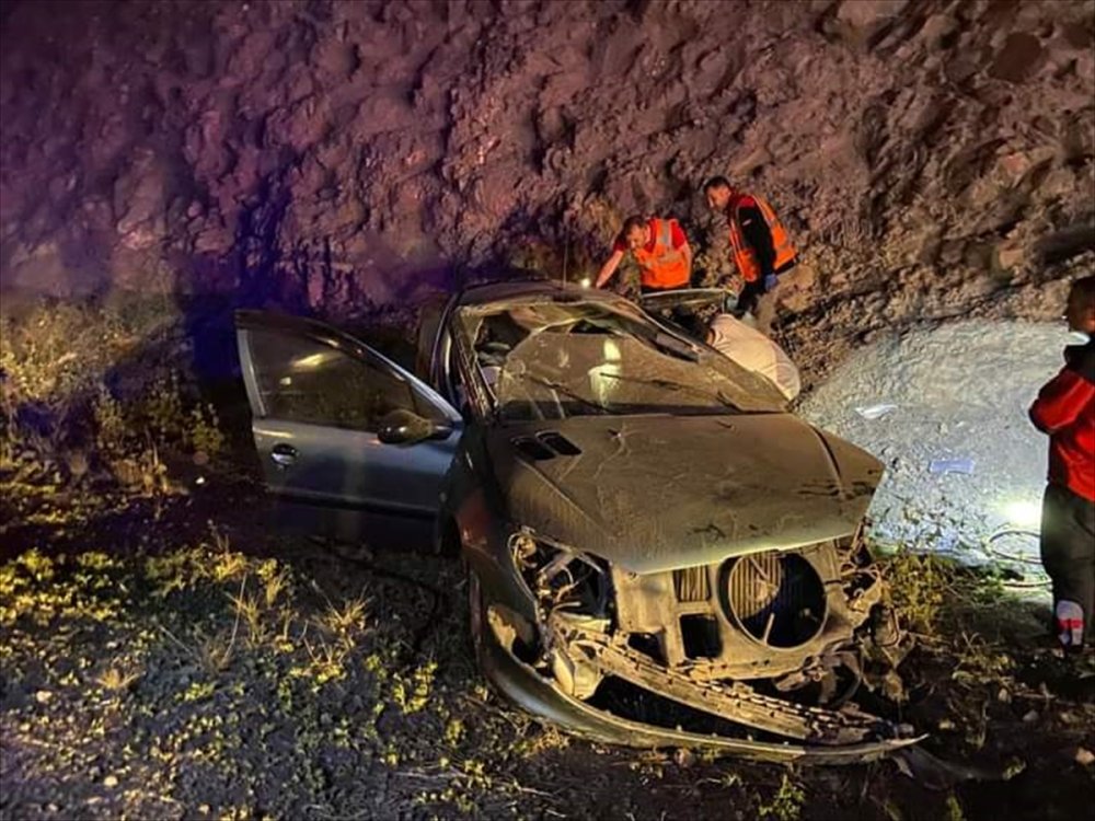 Bolu'da su kanalına devrilen otomobildeki 1 kişi öldü, 2 kişi yaralandı