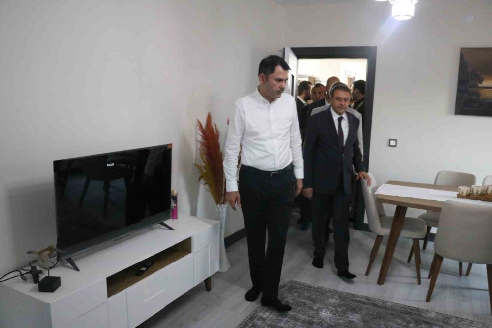 Bakan Kurum, Şanlıurfa’da deprem konutlarını inceledi